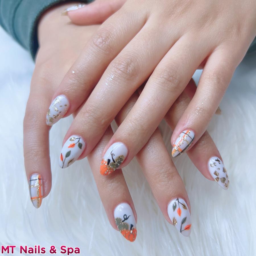 MT Nails & Spa logo